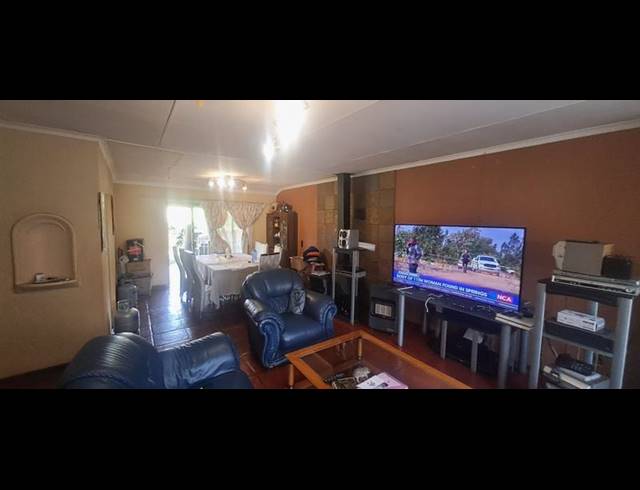 5 BEDROOM HOUSE FOR SALE IN PARKRAND
